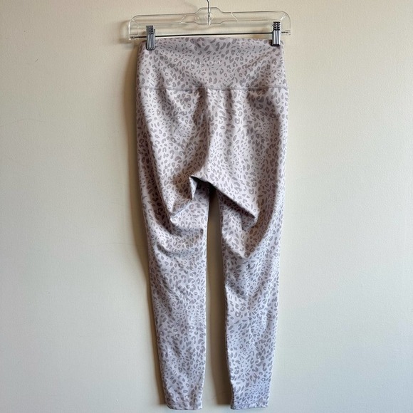 ALLFENIX x Anthropologie Gray Cheetah 7/8 Leggings Size Medium - Picture 5 of 10